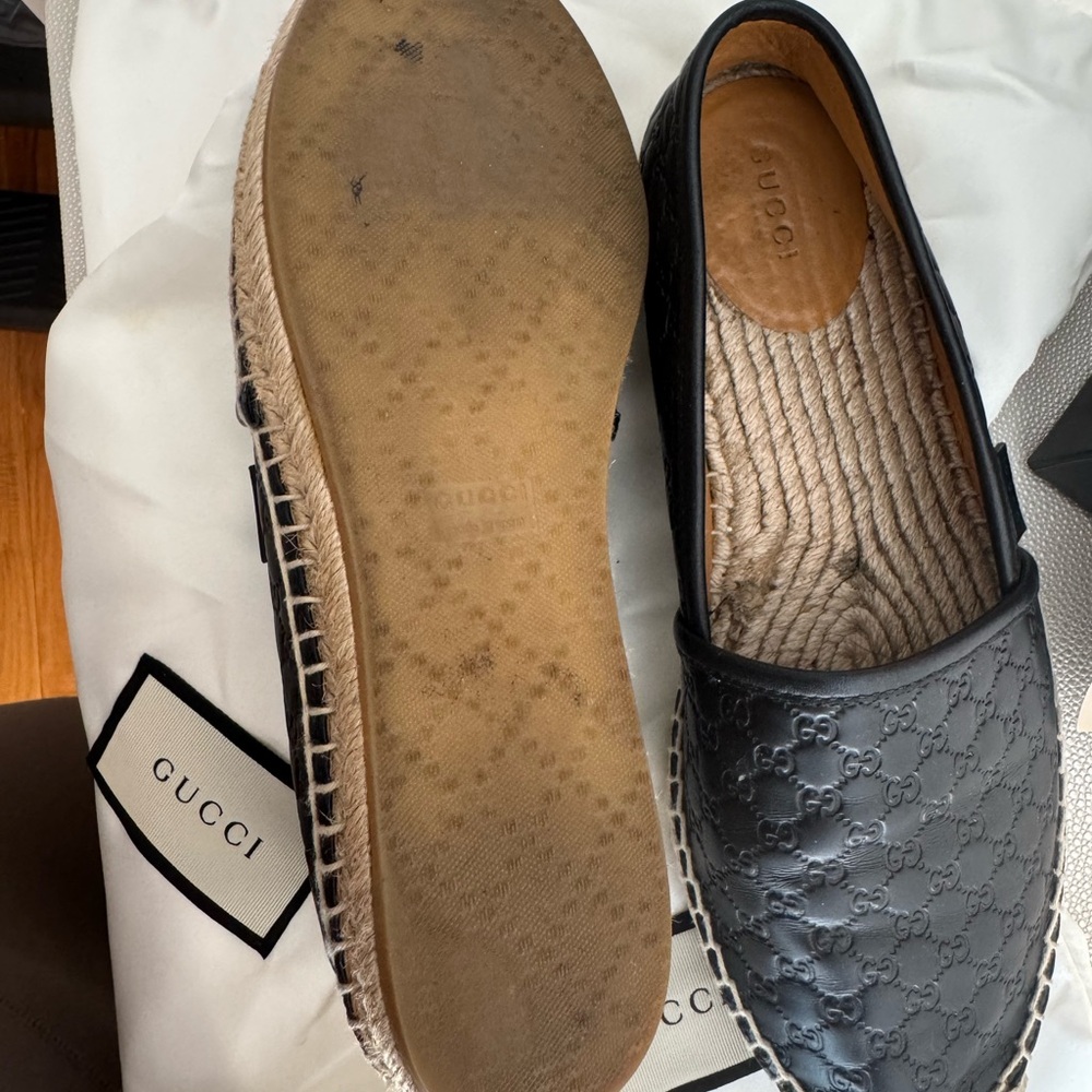 Gucci Black and Tan Loafers Slip-Ons - Picture 2 of 3